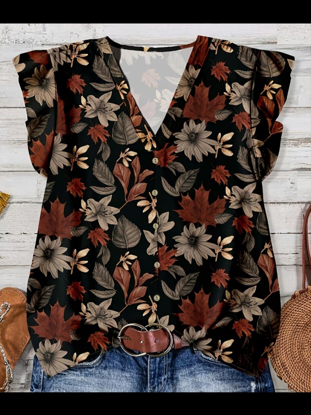 NWT - Fl🌻ral V-Neck Button Front Blouse